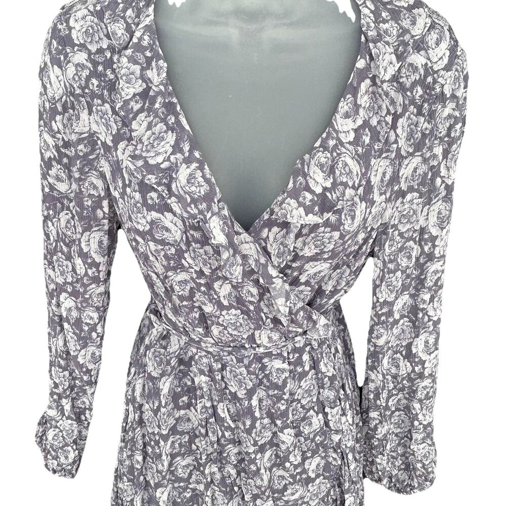 Paige Shawna 100% Silk Floral Paisley Ruffle Wrap Mini Dress Size Med Grey White - Picture 6 of 12